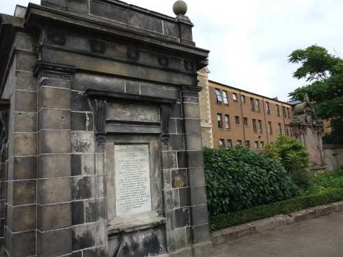 5. 镶在墙壁上的法夸尔墓碑，位于苏格兰伯斯.jpg